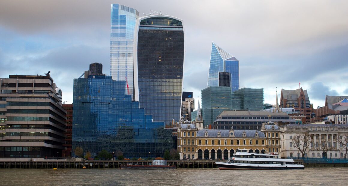 Best UK Bank Accounts for Newcomers with No Credit History