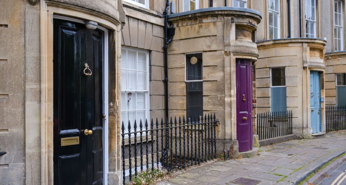 UK House Prices See First Rise in Months Amid Autumn Activity
