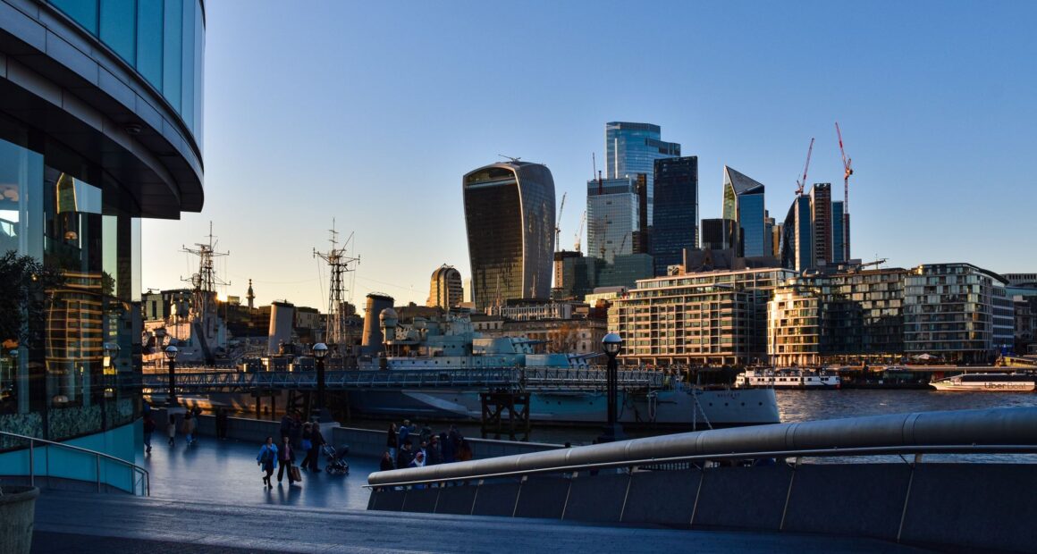 Tories Propose Reinstating VAT-Free Shopping for Tourists